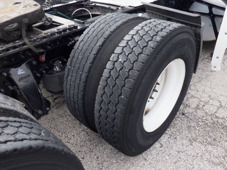 freightliner-cascadia-126-image-9