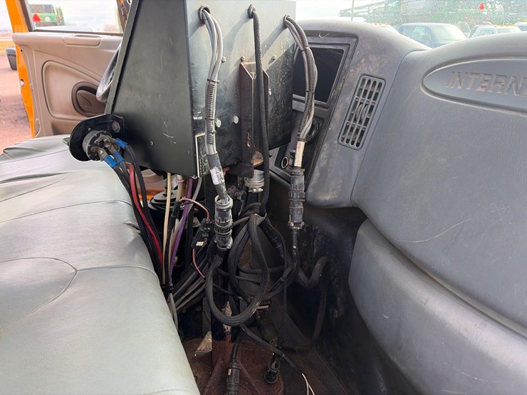 international-7400-image-40