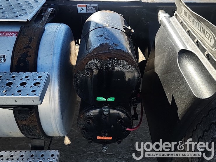 2018-freightliner-cascadia-125-image-24