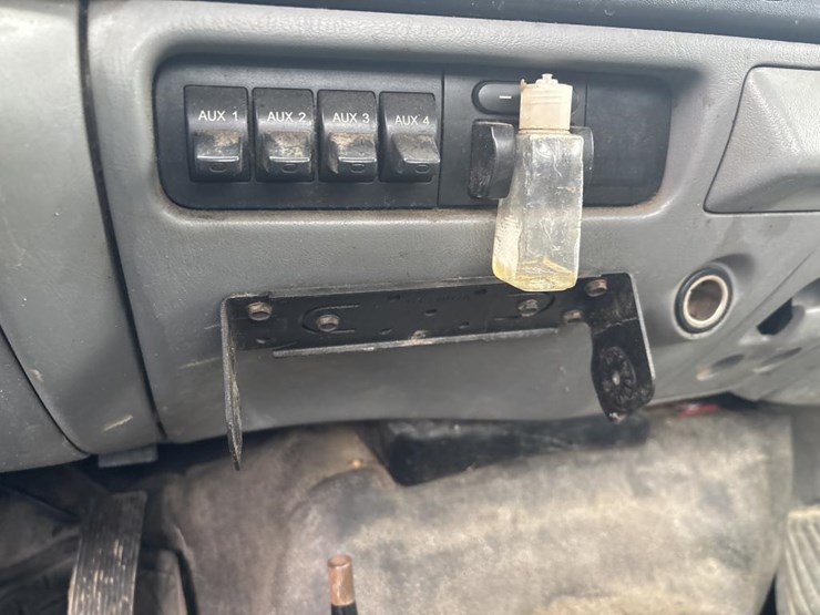 ford-f350-xl-image-35