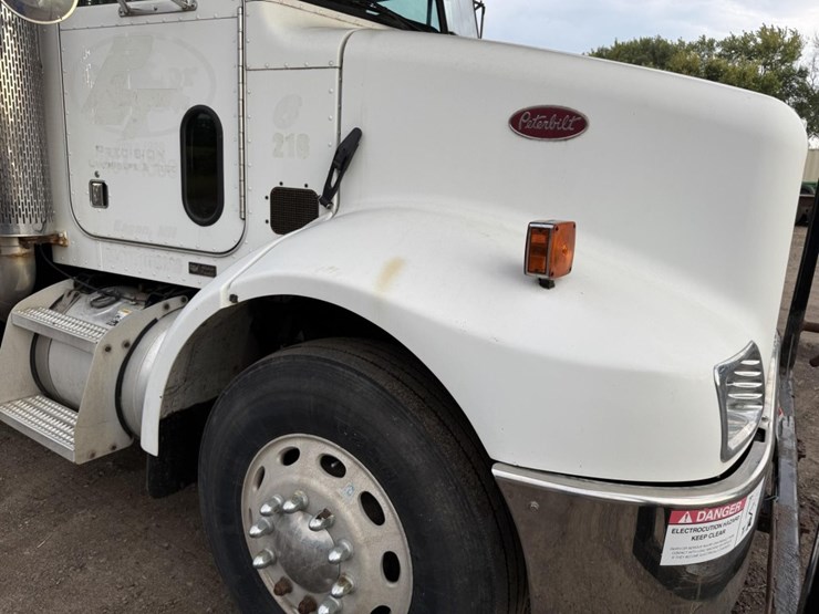 peterbilt-330-image-19