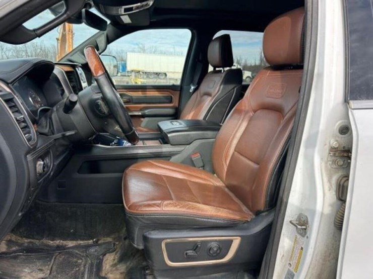 2020-ram-1500-laramie-longhorn-image-18