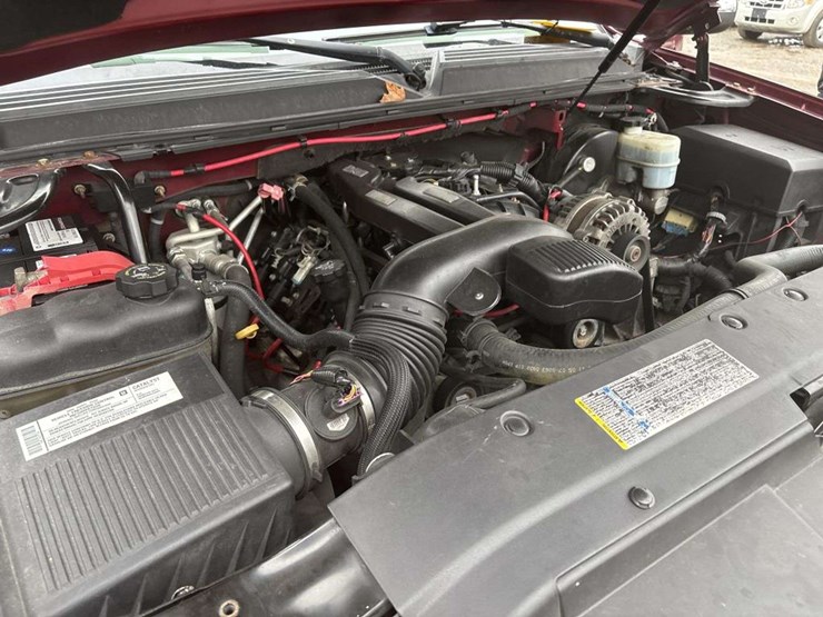 2008-chevrolet-suburban-image-22