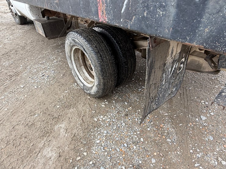 2005-ford-f350-image-13