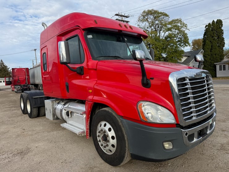 2019-freightliner-cascadia-125-image-2