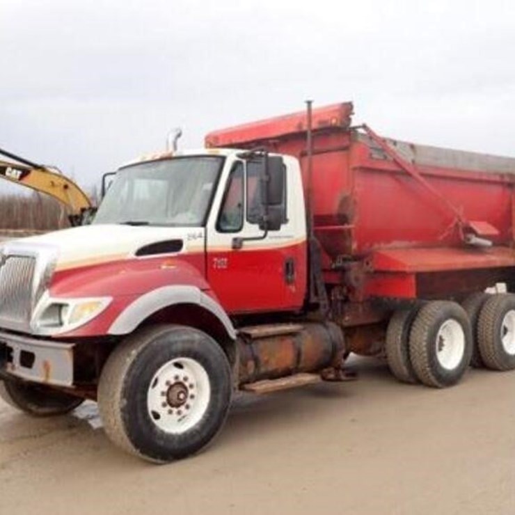 2005 INTERNATIONAL 7400
