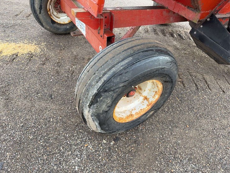 unverferth-mccurdy-gravity-wagon-image-6