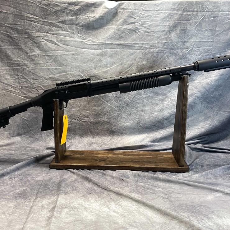 #2352 • Mosseberg Model 500 12 Ga. Pump Action Shotgun, SN: V1072887
