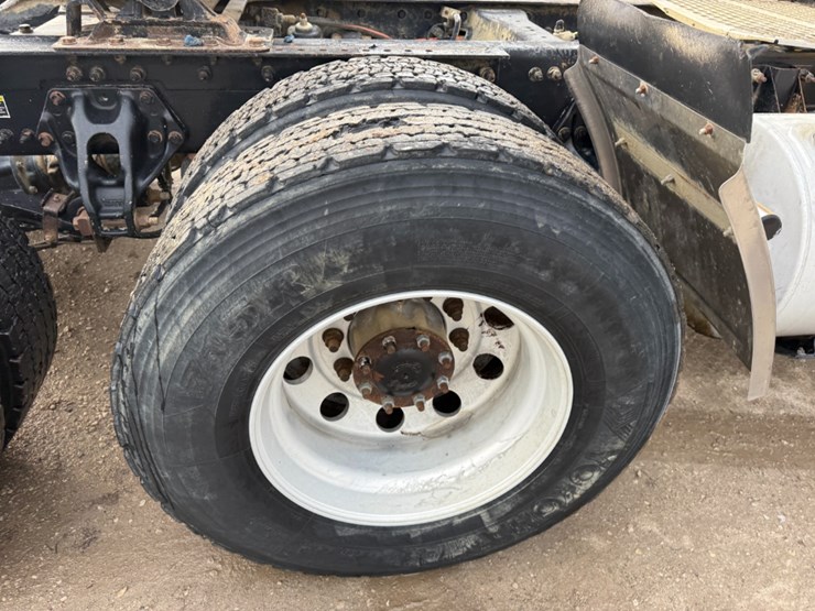 2019-kenworth-t880-image-14