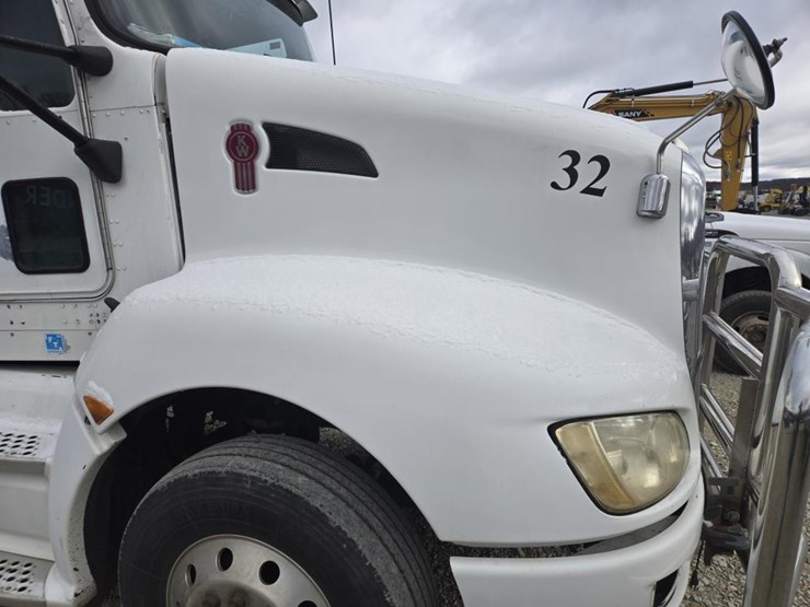 2013-kenworth-t660-image-10