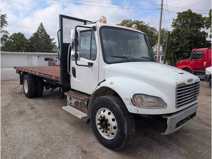 2014-freightliner-m2-106-image-3