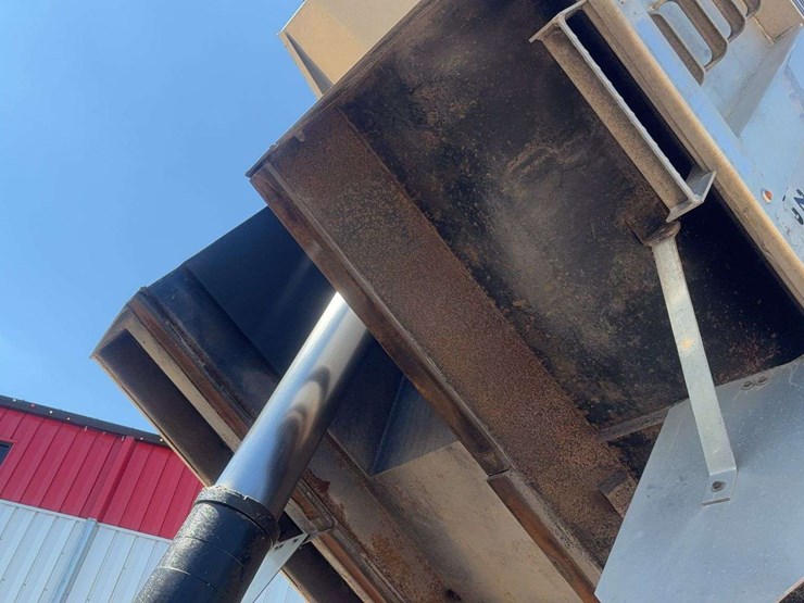 2010-international-lf517-lone-star-dump-truck-image-65