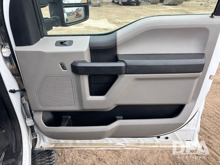 ford-f550-xl-image-63