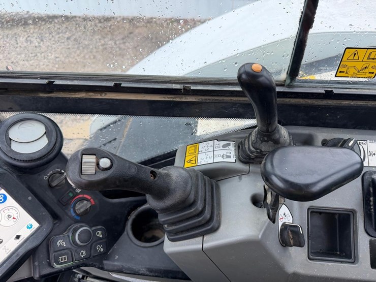 2020-bobcat-e85-image-29