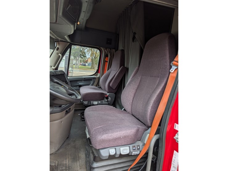 2019-freightliner-cascadia-125-image-20