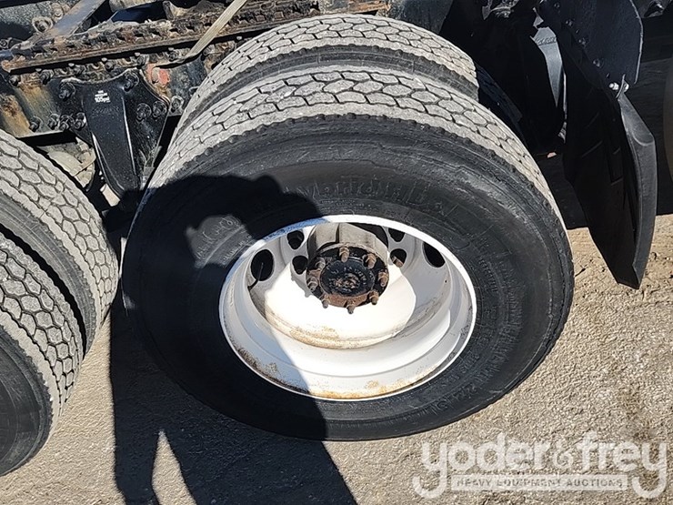 2018-freightliner-cascadia-125-image-9