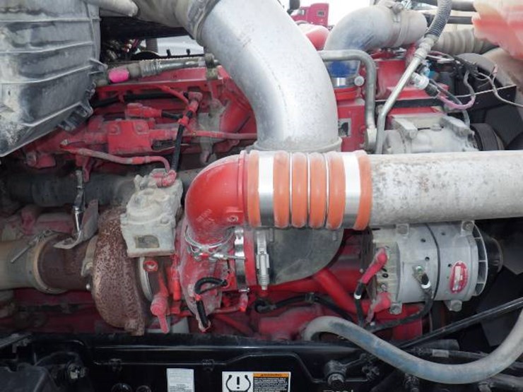 peterbilt-579-image-34