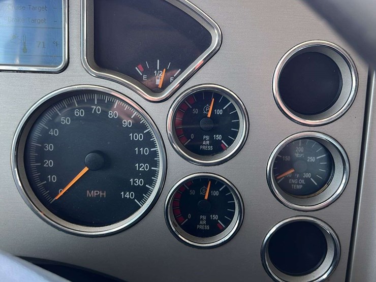 2018-mack-gu-granite-6-axle-dump-truck-image-52