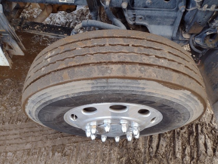 peterbilt-365-image-19