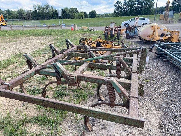 john-deere-3pt-chisel-plow-image-2