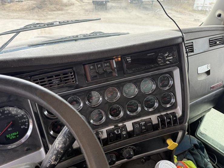 2014-kenworth-t800-image-40