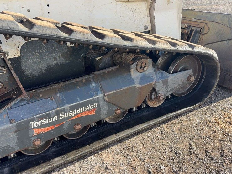 2021-bobcat-t870-image-16