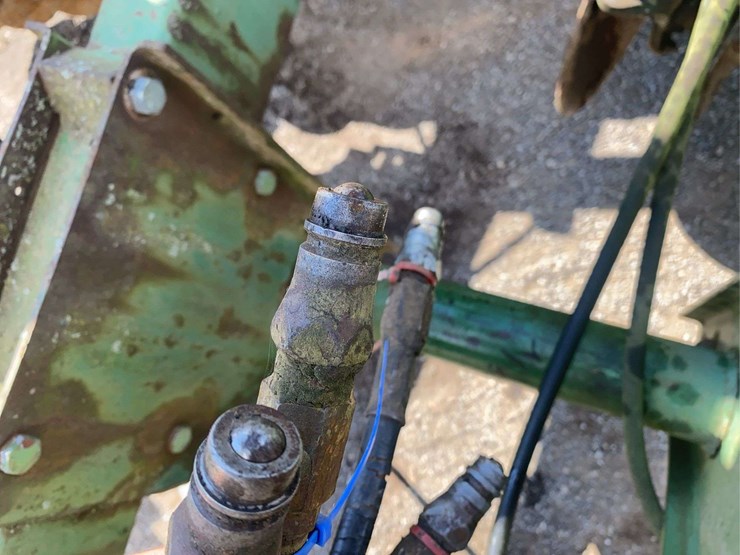 john-deere-235-image-15