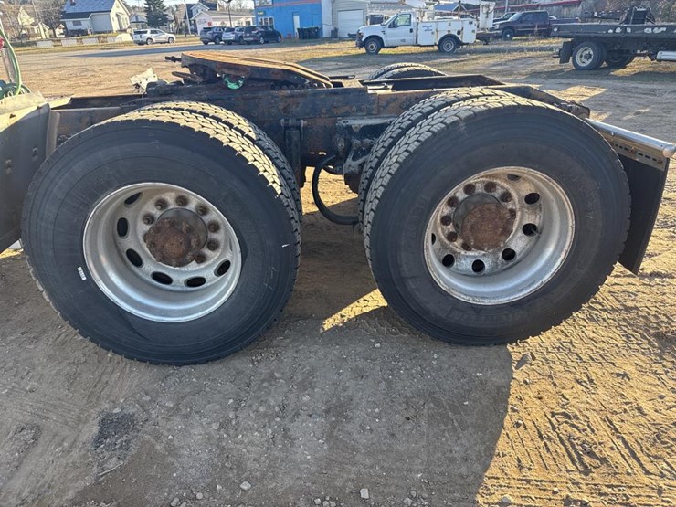 2008-peterbilt-388-image-53