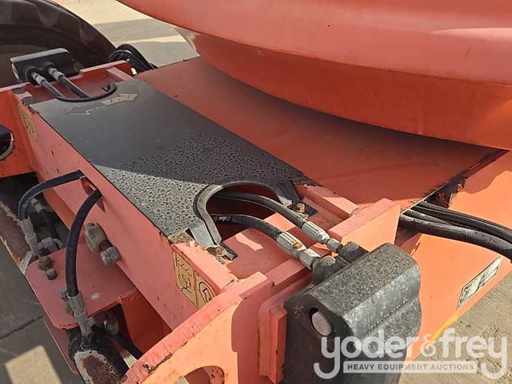 2014-jlg-600aj-image-61
