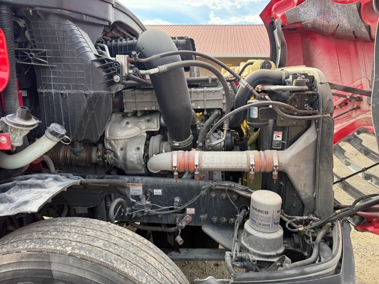 2019-freightliner-cascadia-126-image-17