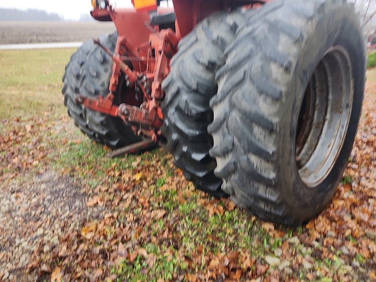 1976-ih-1066-diesel-tractor-image-11