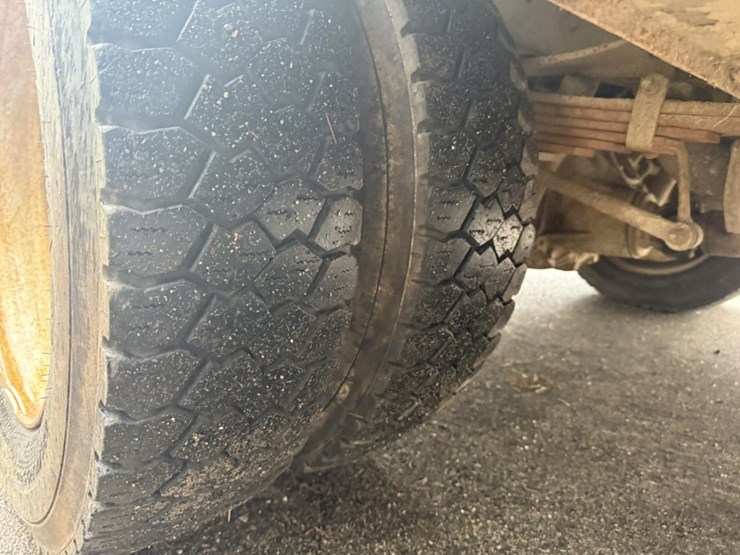 2011-ford-f550-image-44