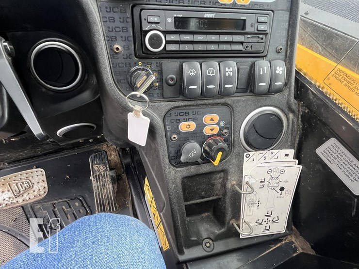 jcb-541-70-agri-plus-image-21