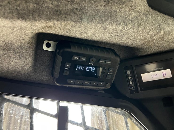 2022-deere-331g-image-25