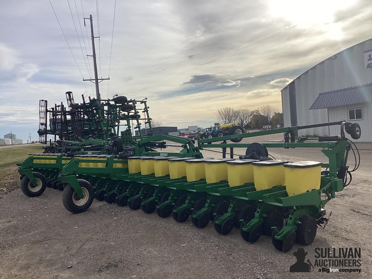 john-deere-700-image-1
