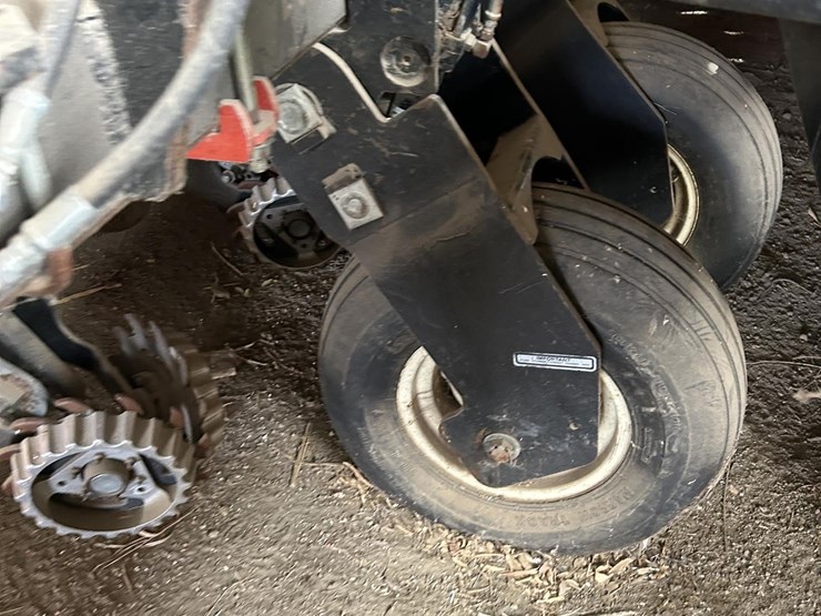 2004-white-8516-image-9