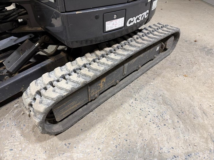 2022-case-cx37c-image-16