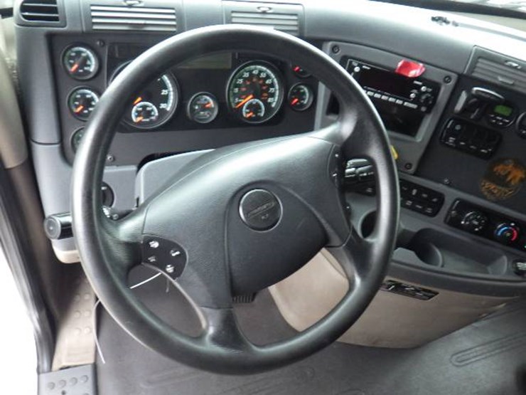 freightliner-cascadia-125-image-20