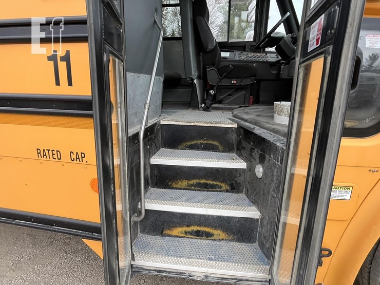 2015-thomas-saf-t-liner-c2-image-14