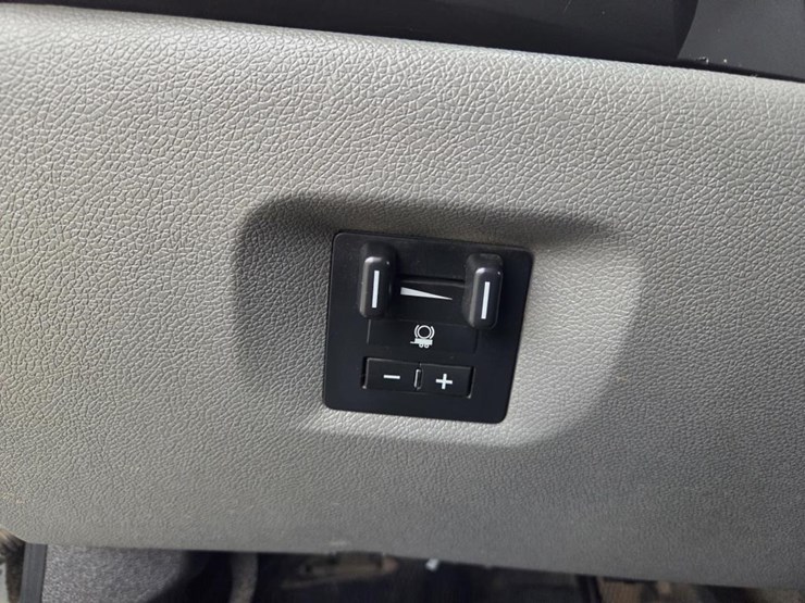 2011-gmc-2500-image-57