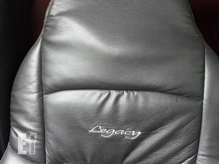 2002-peterbilt-379-image-42