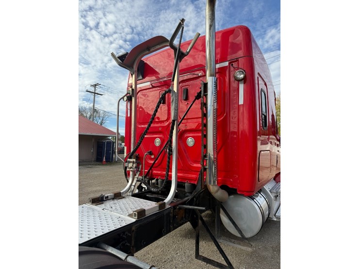 2019-freightliner-cascadia-126-image-14