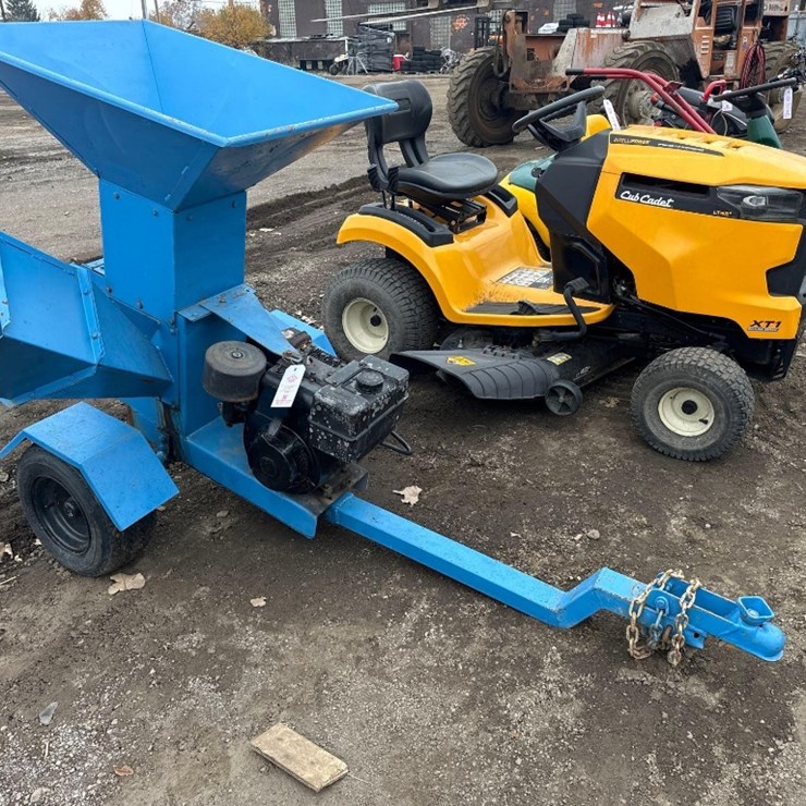 Mini Pull-Behind Gas Chipper/Shredder