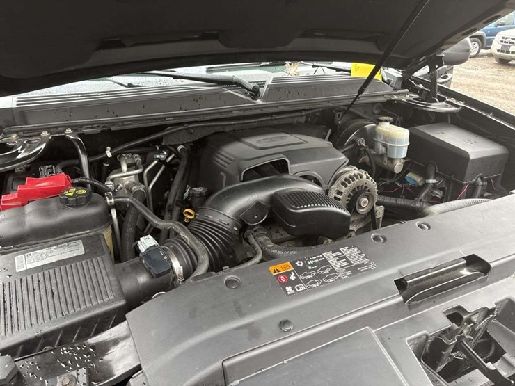 2011-chevrolet-tahoe-lt-image-25