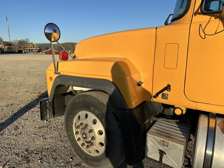 1996-mack-rd688s-image-10