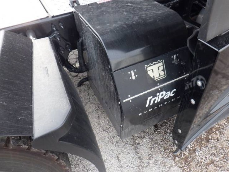 2021-freightliner-cascadia-126-image-9