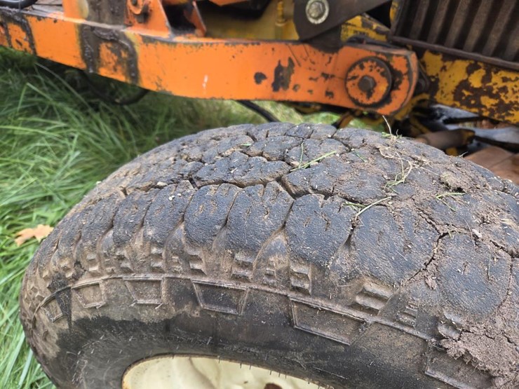 john-deere-300-image-47