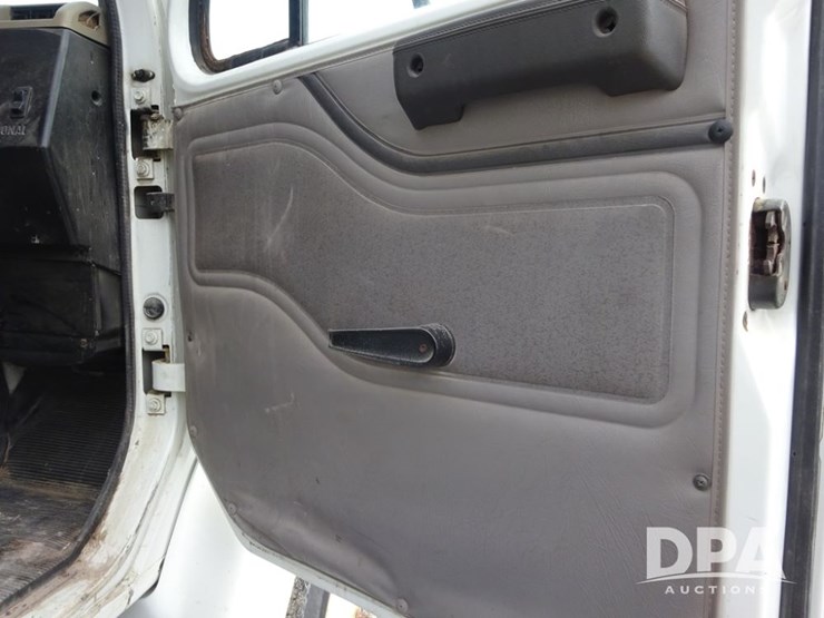 2003-international-8100-image-70