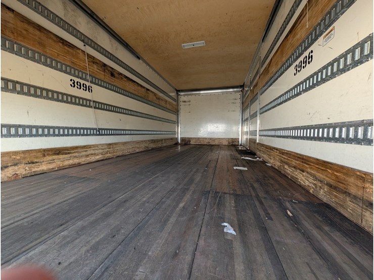 freightliner-m2-106-image-8