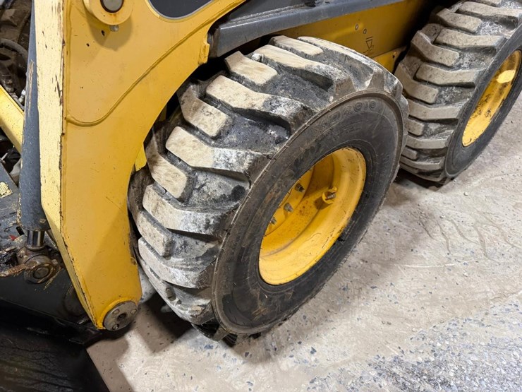 2015-gehl-v270-image-12